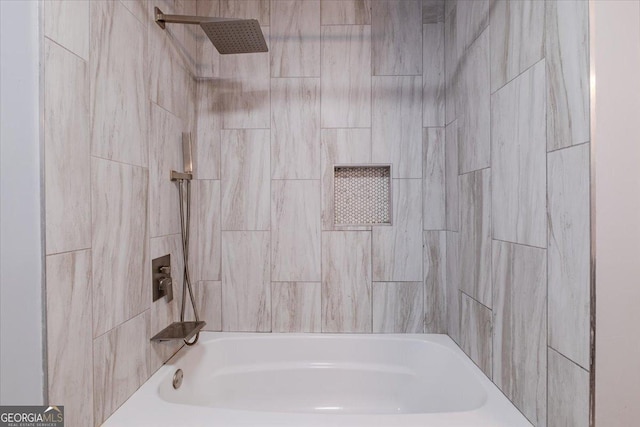 bathroom with tiled shower / bath