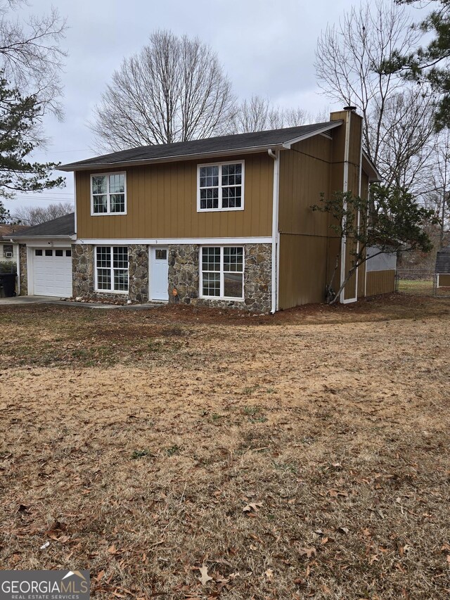 view of front of house featuring a garage