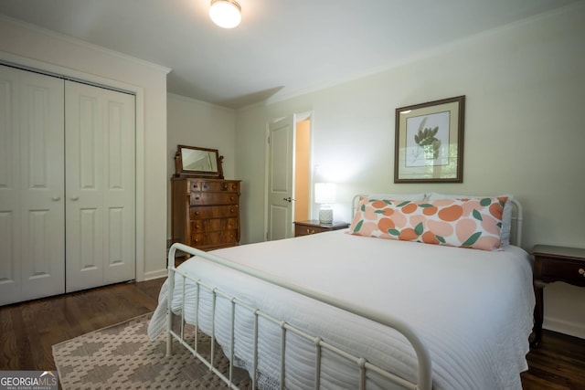 bedroom featuring ornamental molding, dark hardwood / wood-style flooring, and a closet