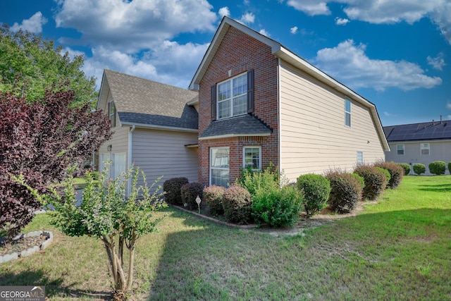 view of side of property featuring a lawn