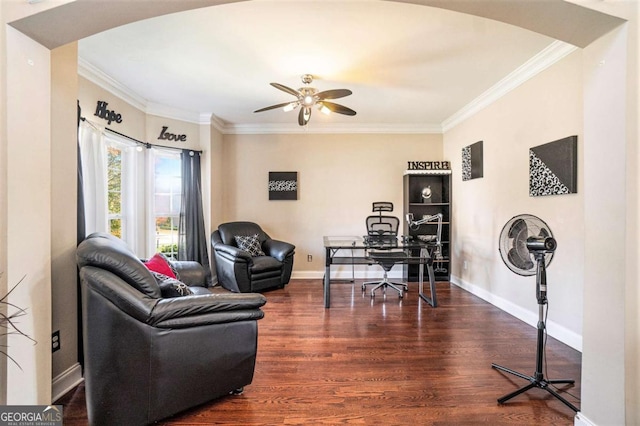 living area featuring crown molding, arched walkways, and wood finished floors