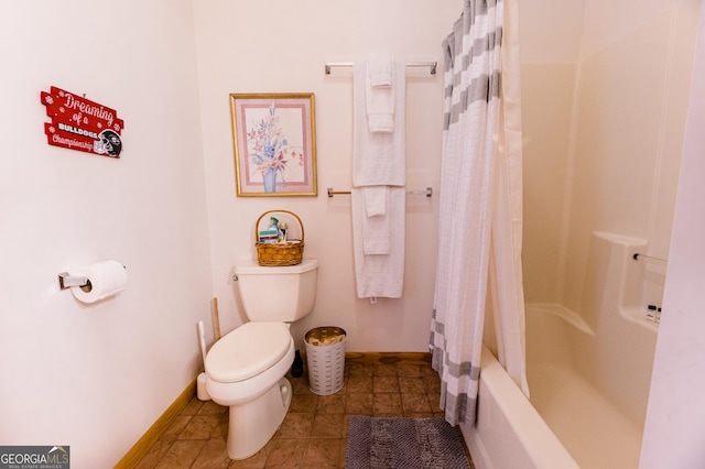 bathroom featuring toilet and shower / bath combo with shower curtain