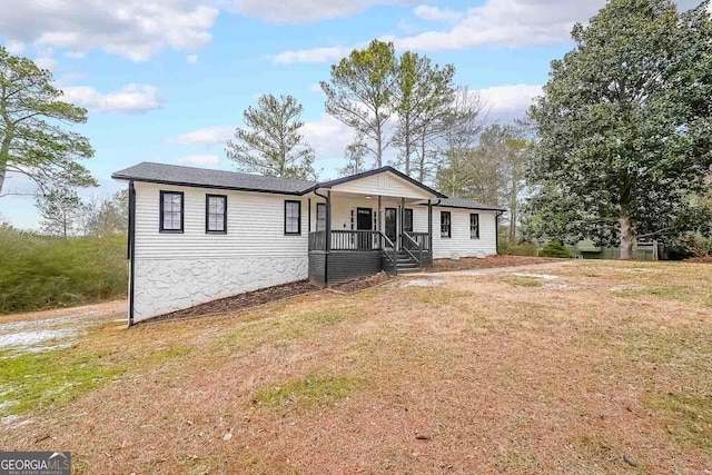 view of front of property with a porch and a front yard