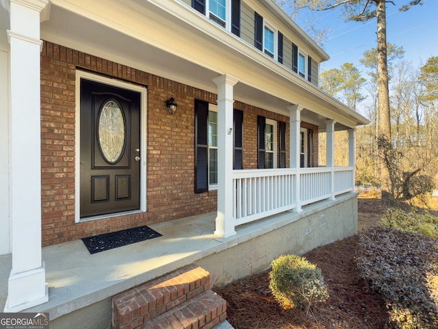 property entrance featuring a porch