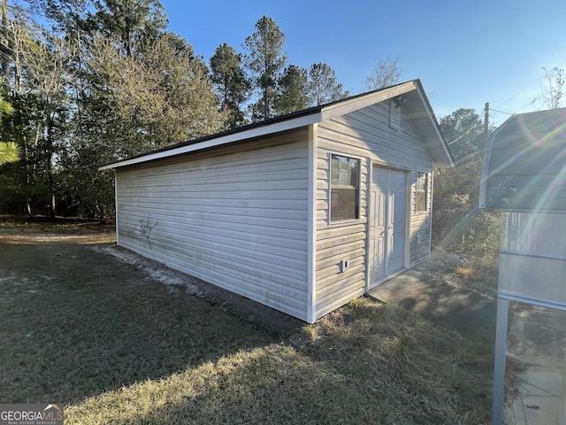 view of outbuilding with a yard