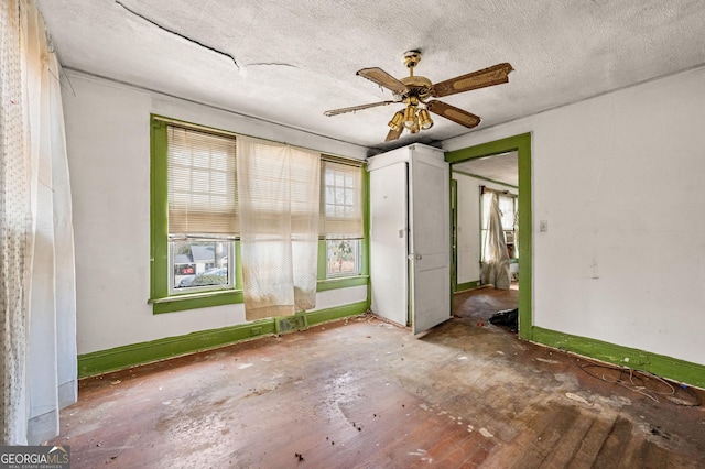 spare room with ceiling fan