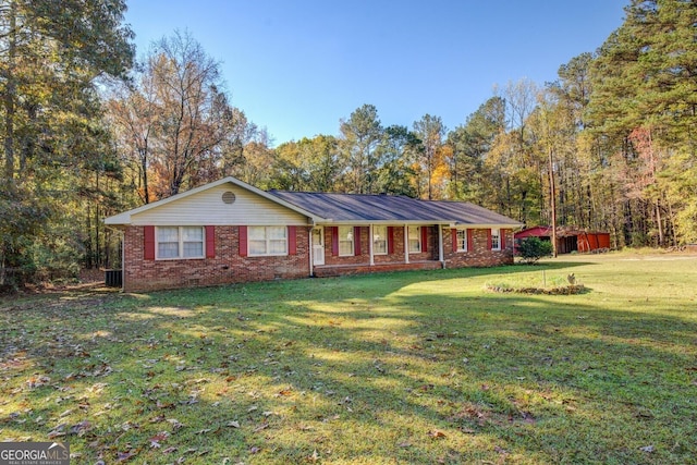 ranch-style house featuring a front yard