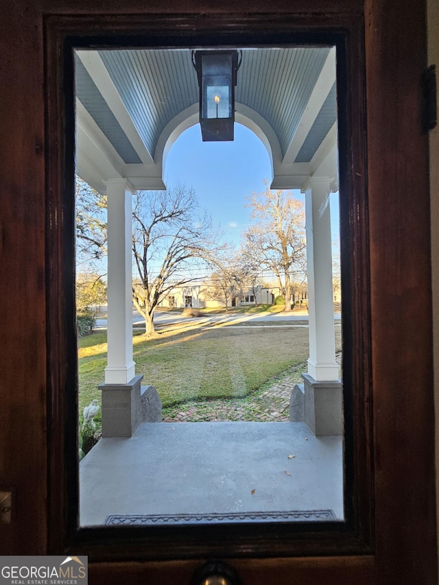 interior details featuring decorative columns