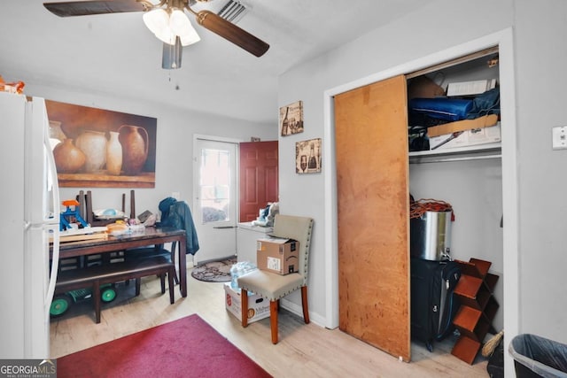 sitting room featuring light hardwood / wood-style floors and ceiling fan