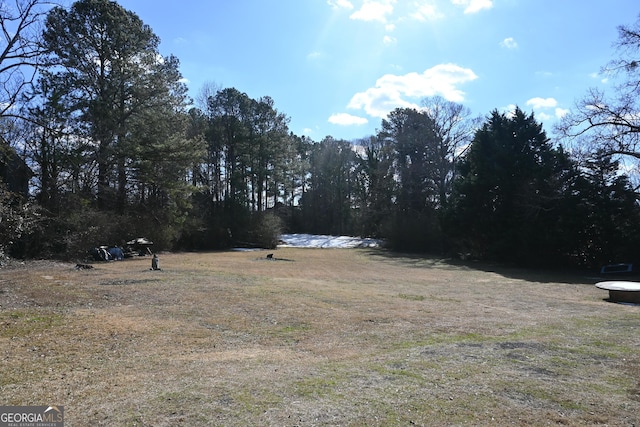 view of yard featuring a water view