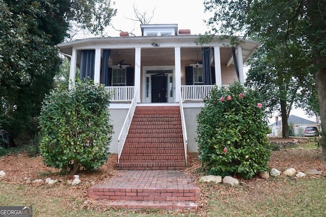 view of front of property featuring a porch and ceiling fan