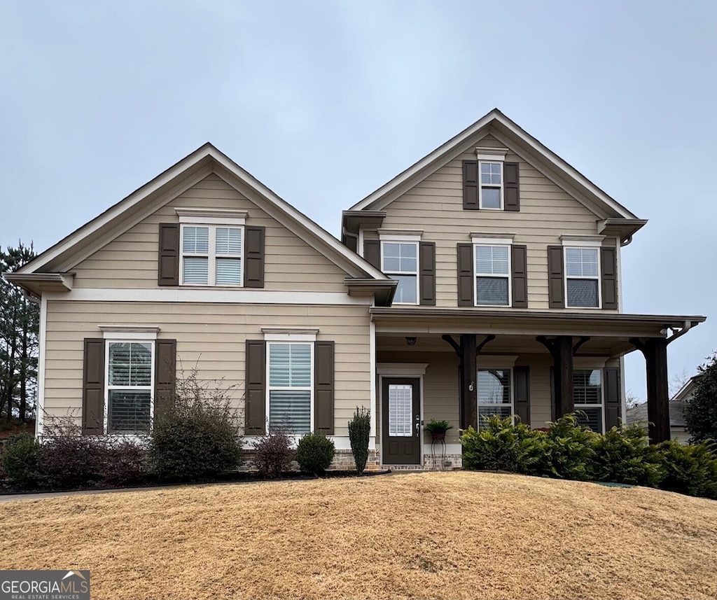 view of front of property featuring a front yard