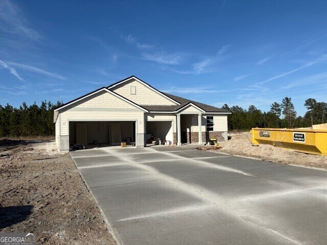 view of front of home featuring a garage and driveway