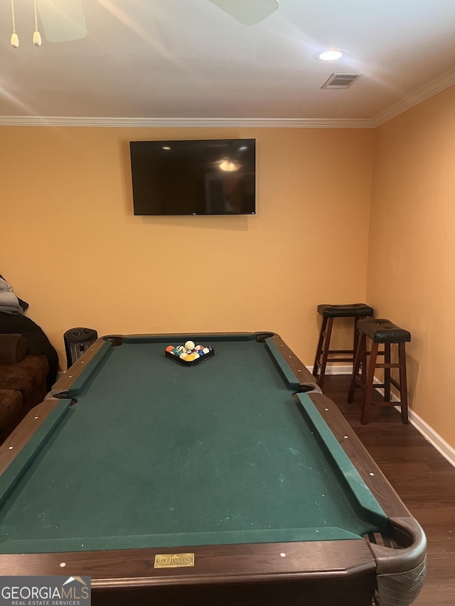 rec room featuring dark wood-style flooring, visible vents, ornamental molding, billiards, and baseboards