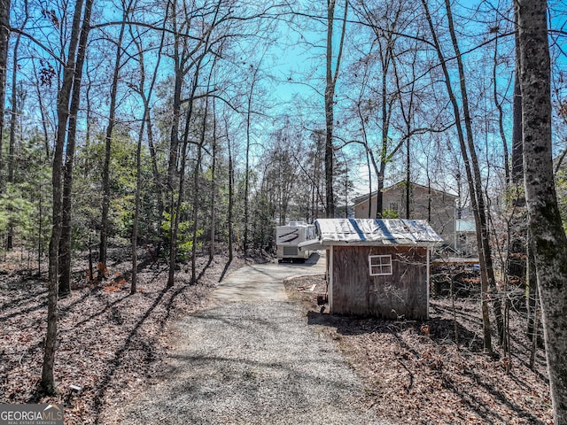 view of street featuring gravel driveway