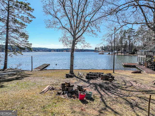 view of yard featuring a boat dock and a water view