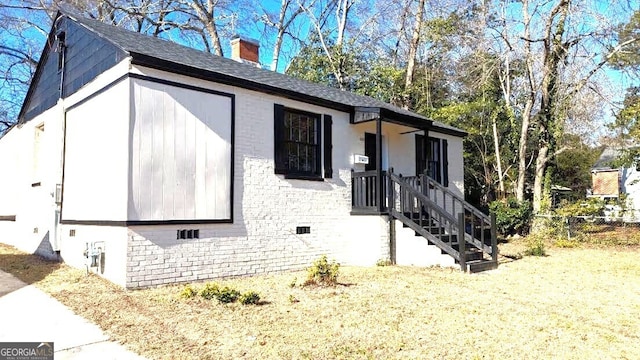 view of front of house with a front yard