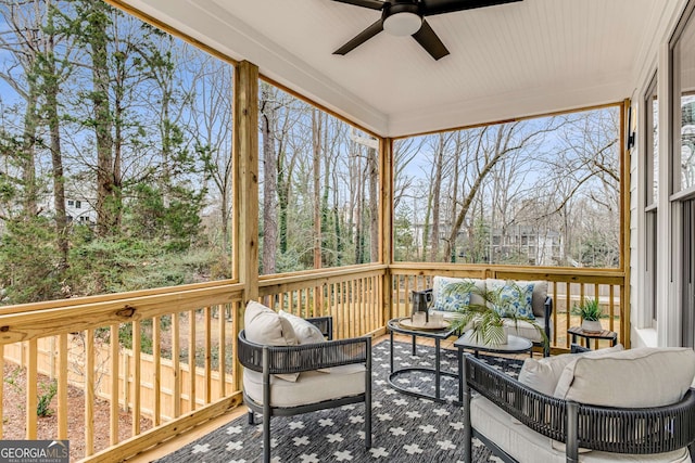 sunroom with ceiling fan