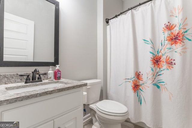 bathroom with a shower with shower curtain, vanity, and toilet