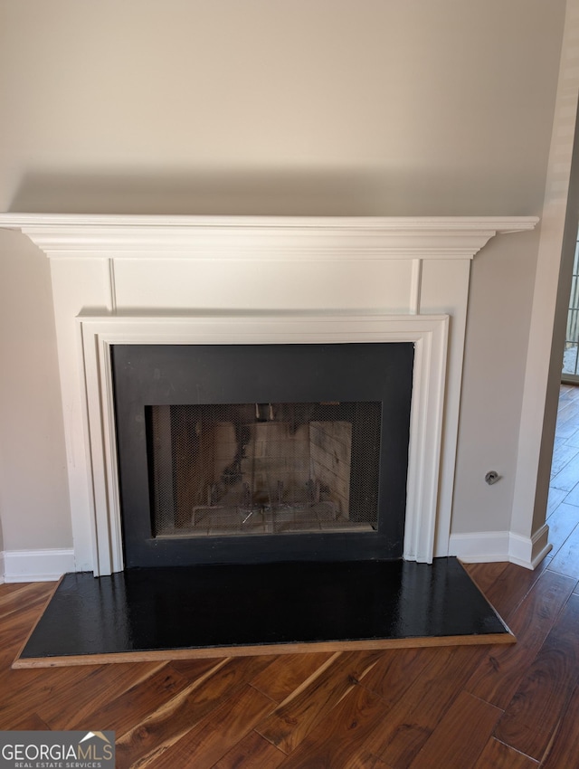 details with hardwood / wood-style flooring