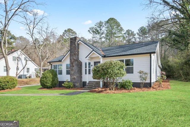 view of front of home featuring central AC and a front yard