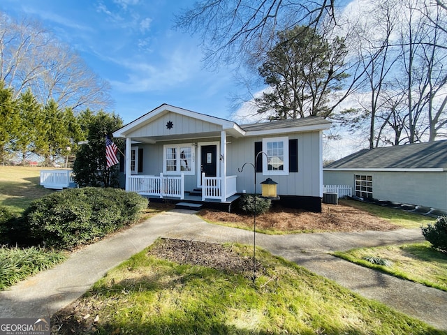 view of front of house featuring covered porch