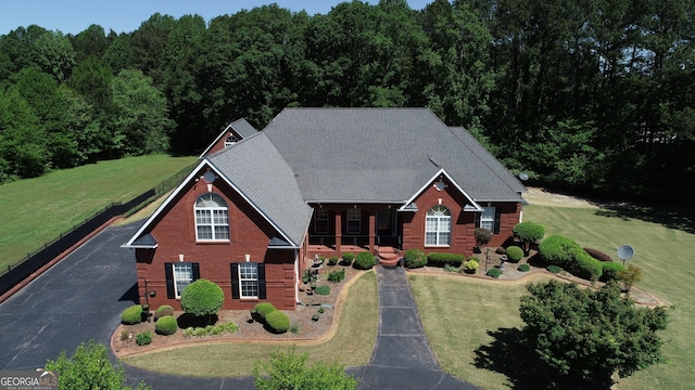 view of front of house featuring a front yard