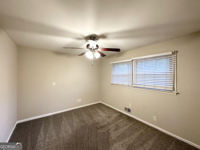 unfurnished room featuring ceiling fan and carpet