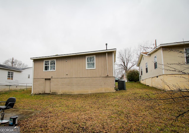 back of house featuring cooling unit and a yard