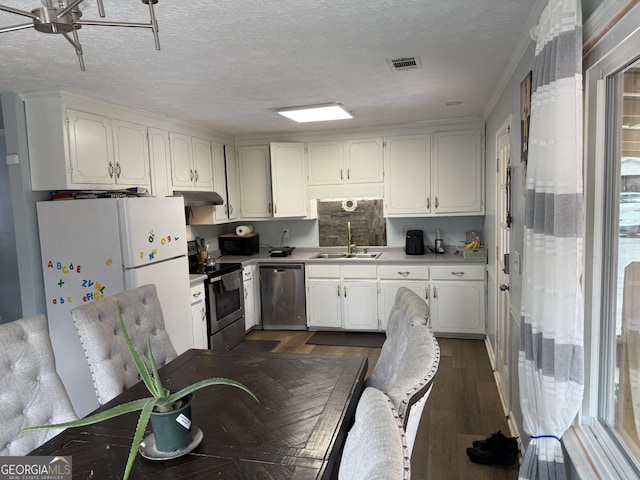 2615 Leeshire Ct, Tucker, GA 30084 - kitchen with stainless steel appliances, a sink, under cabinet range hood, light countertops, and white cabinets