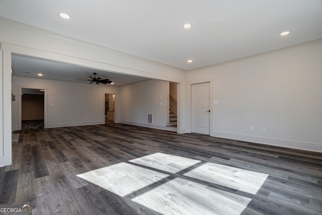 unfurnished room with dark wood-type flooring and ceiling fan