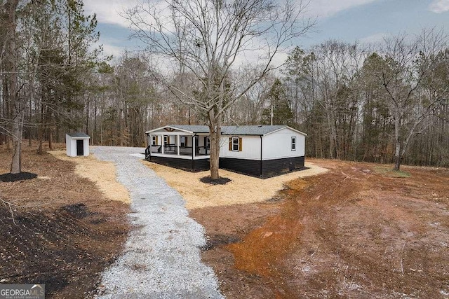 manufactured / mobile home featuring a porch