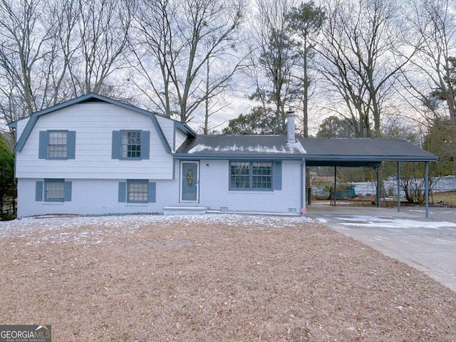 view of front of home with a carport