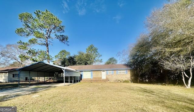 view of front of home with a carport and a front yard