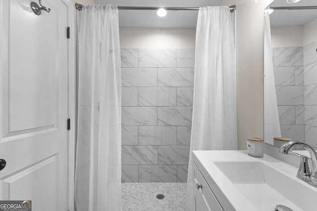 bathroom with a shower with curtain and vanity