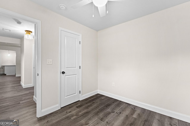 unfurnished room with dark hardwood / wood-style flooring and ceiling fan