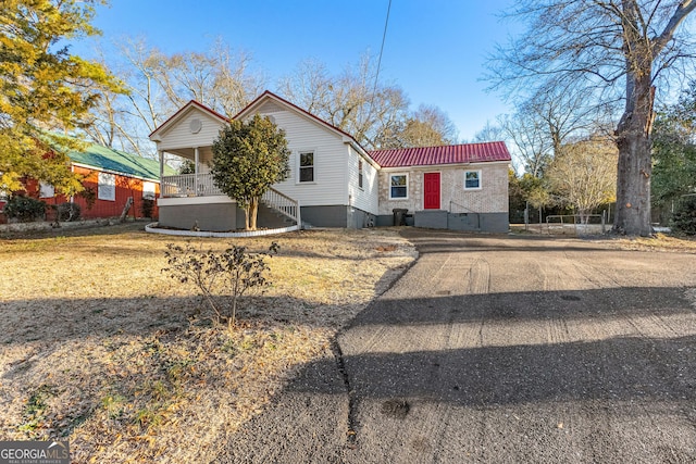 view of front of property