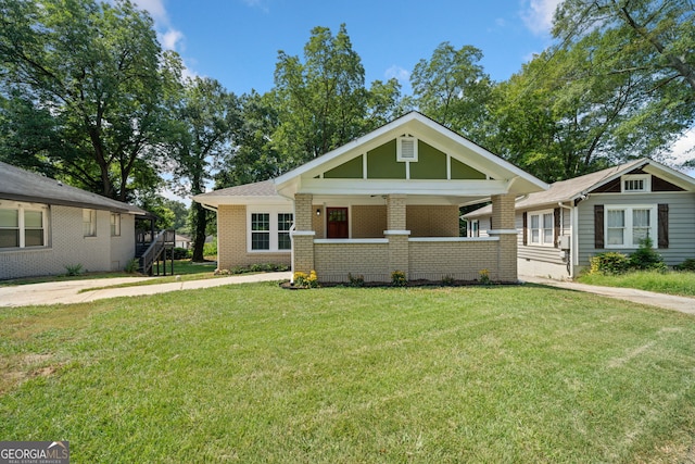 view of front of house with a front lawn