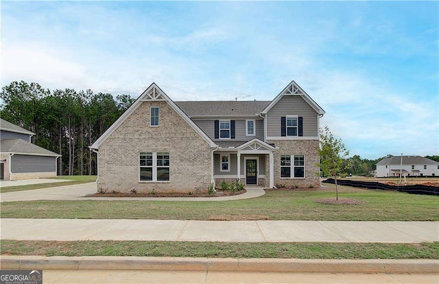 view of front of property with a front yard