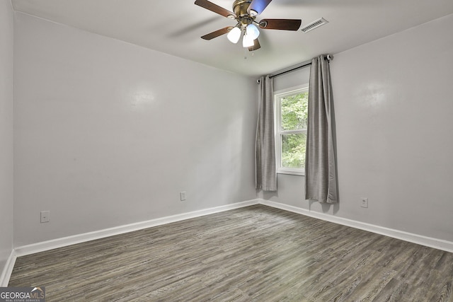 unfurnished room with dark wood-type flooring and ceiling fan