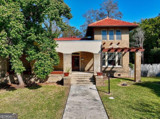 view of front of property featuring a front lawn