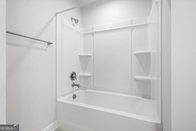 bathroom with washtub / shower combination