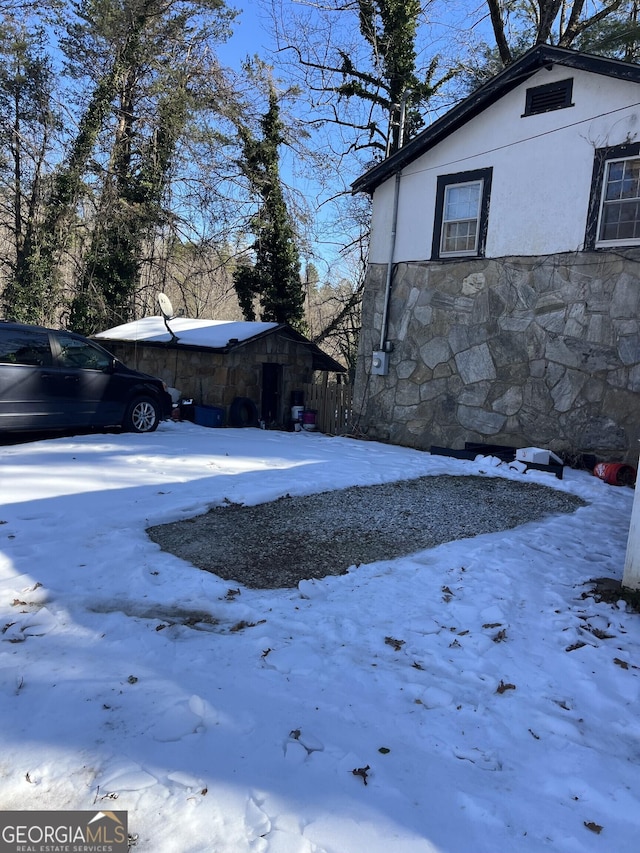 view of yard layered in snow