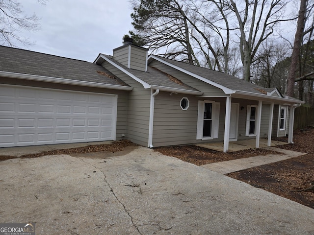 view of front of property featuring a garage