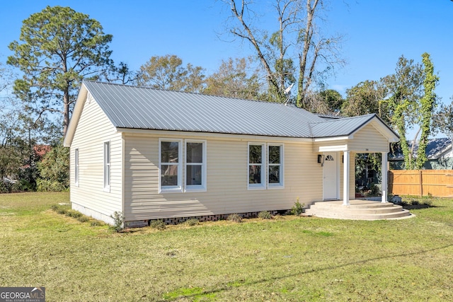 view of front of house with a front lawn