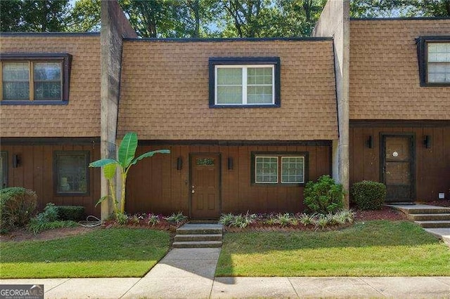 view of front of home with a front yard