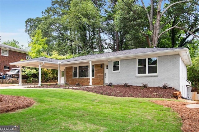 single story home with a front yard