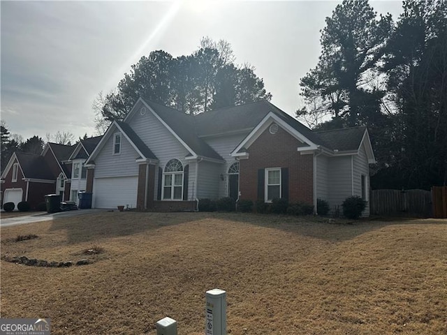 view of front facade featuring a garage and a front yard