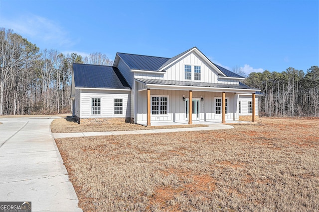 modern inspired farmhouse featuring covered porch