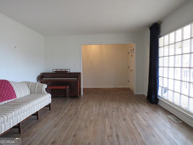 living area with light hardwood / wood-style flooring